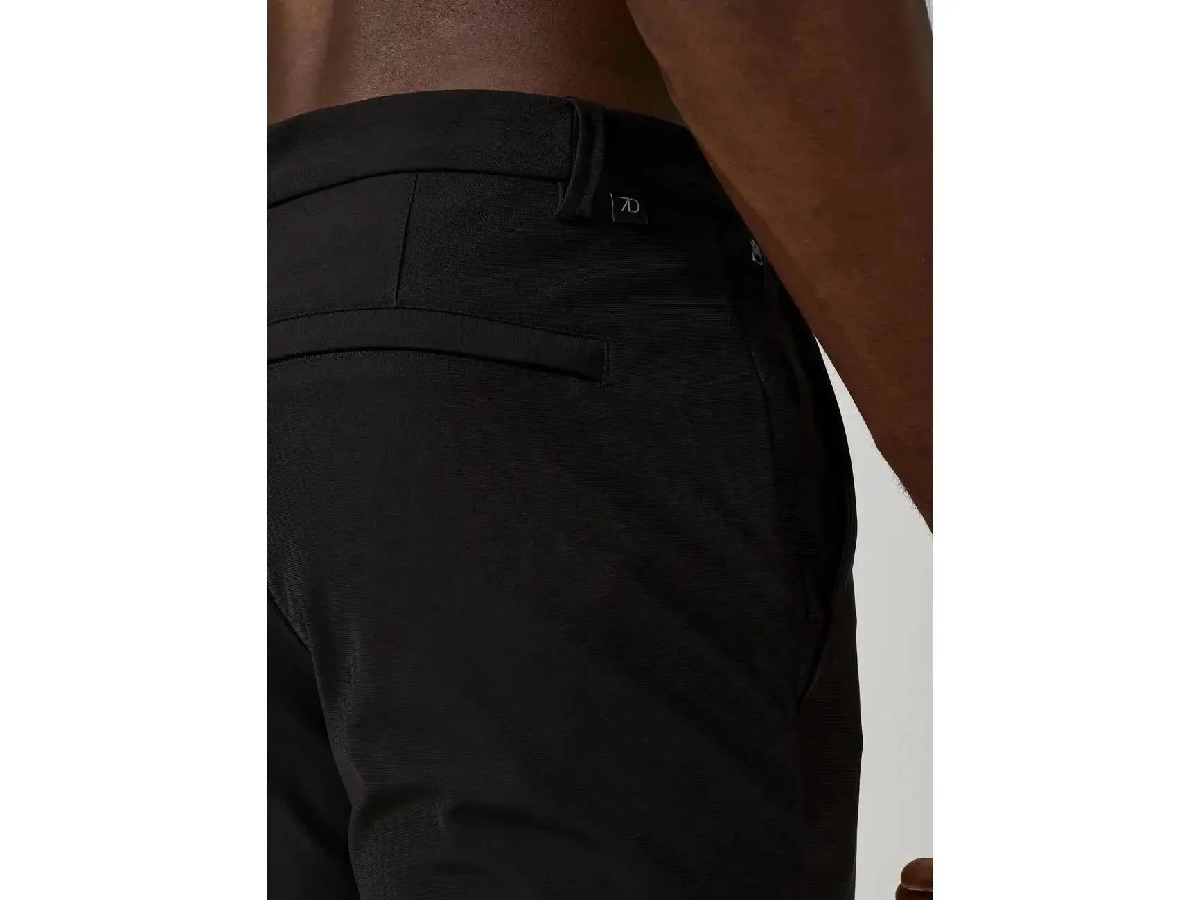 7 Diamonds Infinity Chino In Black